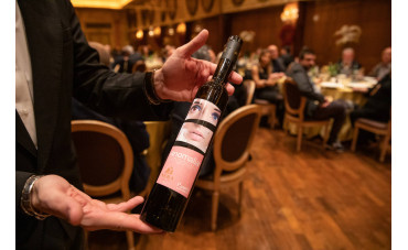 Vini delle cantine Caven e Nera alla cena di Gala Bassi Formaggi Vini delle cantine Caven e Nera alla cena di Gala Bassi Formaggi